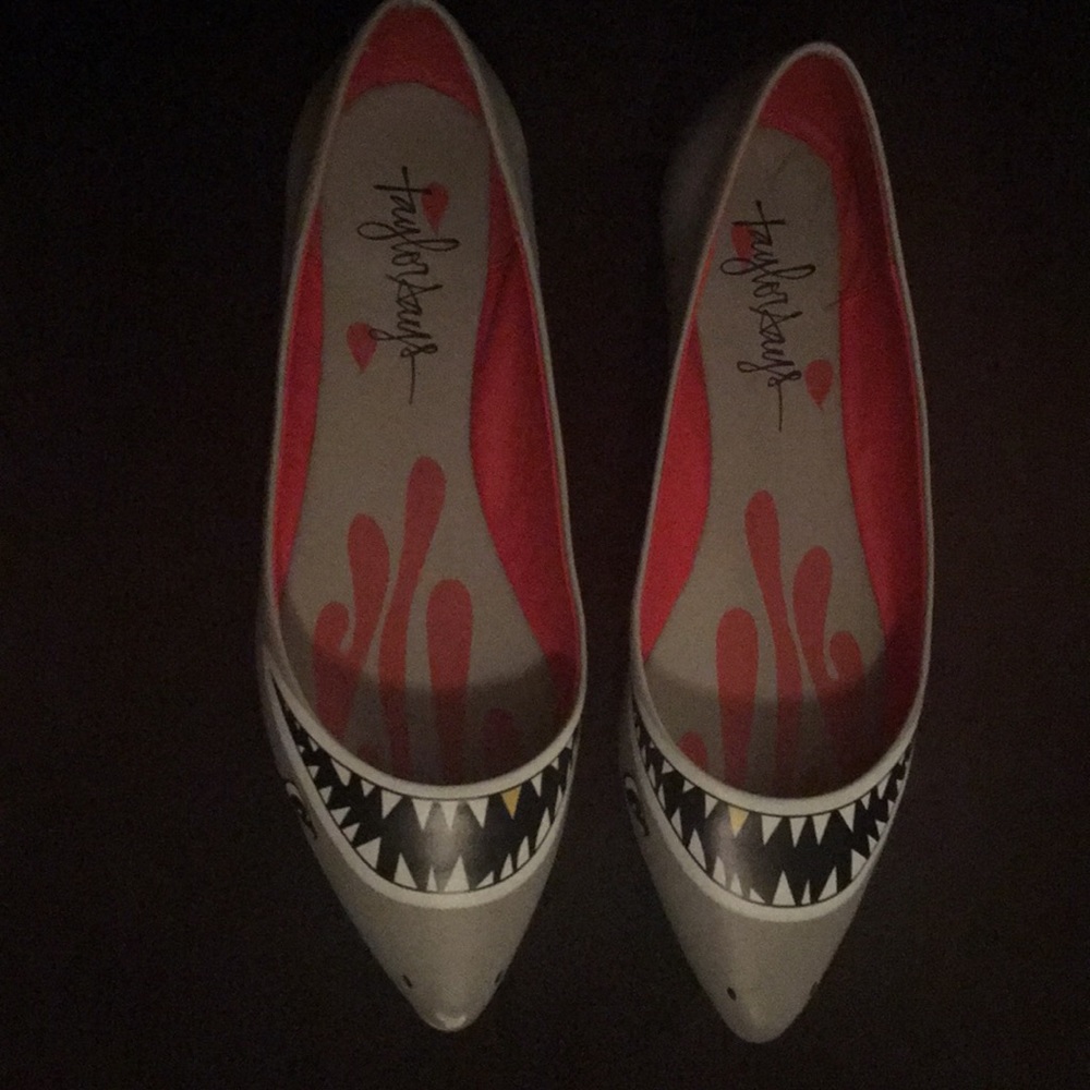 Taylor Says Shark Flats